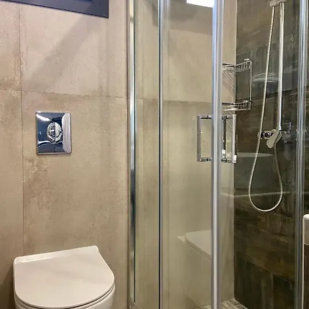 Thea Luxury מלון דירות וורוורו