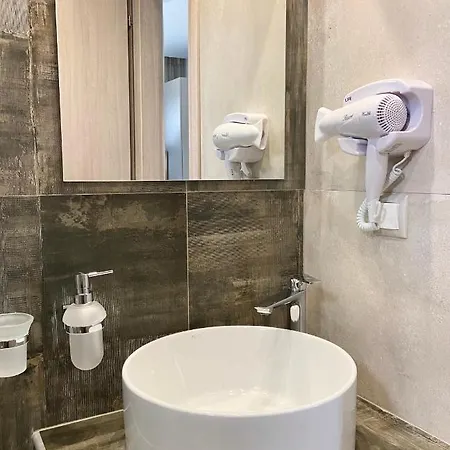 מלון דירות Thea Luxury 4*