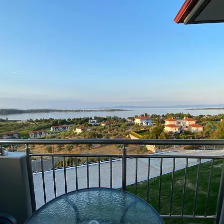 Thea Luxury מלון דירות