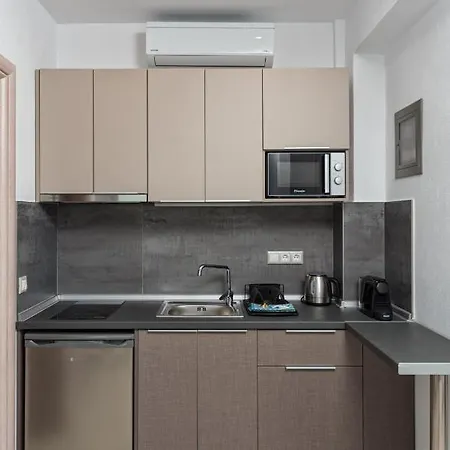 Thea Luxury וורוורו