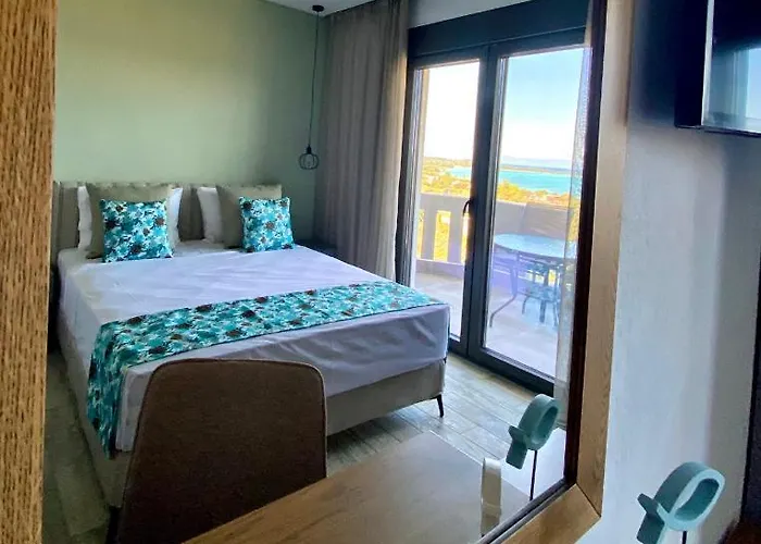 Thea Luxury 4* Vurvurú