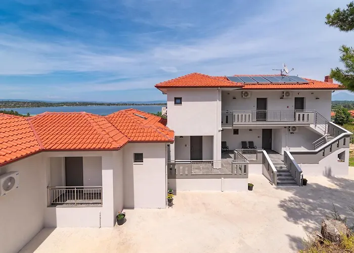 Thea Luxury 4* Vurvurú